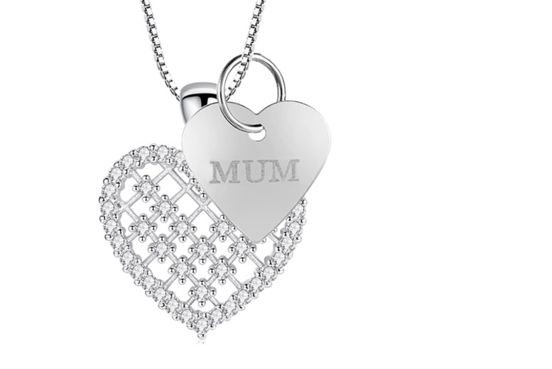 €14 instead of €111.88 (from Gemnations) for a crystal ‘mum’ pendant –save 87%