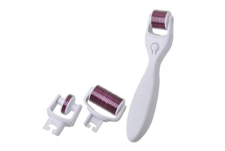 €12 instead of €46.17 (from WowWhatWho) for a 3-in-1 microneedle derma roller – save 74%