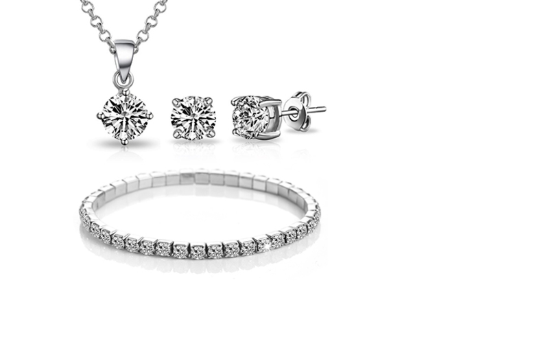 €10.99 instead of €34.63 (from Philip Jones) for a three-piece solitaire set made with crystals from Swarovski® - choose between three colours and save 68%