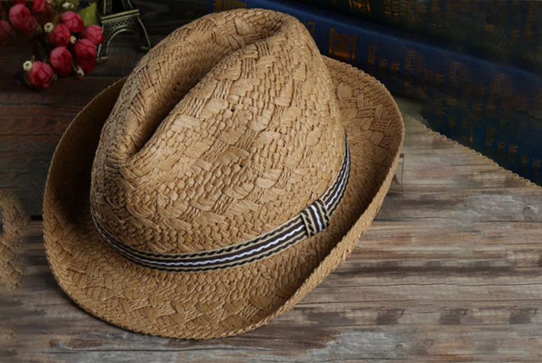 €9.99 instead of €44.34 (from YelloGoods) for a hand-woven straw sun hat - choose from two colours and save 77%