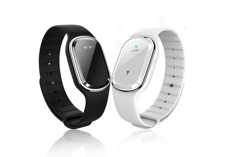 €9.99 instead of €32.71 (from WowWhatWho) for a smart rechargeable mosquito repellent bracelet – choose from two colours and save 69%