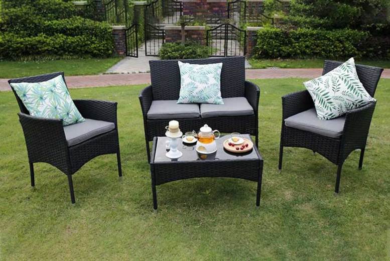€119 instead of €435.97 (from Dreams Outdoors) for a four-piece rattan set, or €159 for a rattan set and rain cover - choose from four colours and save up to 73%