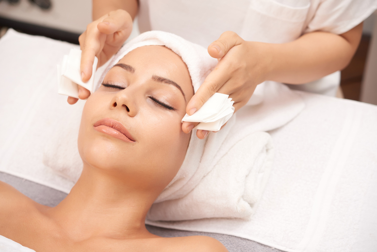 £19 instead of £57 for a 40-minute Dermalogica prescriptive facial or £24 for a 60-minute all-in-one facial treatment at Smart Look Beauty, Mayfair - save up to 67%