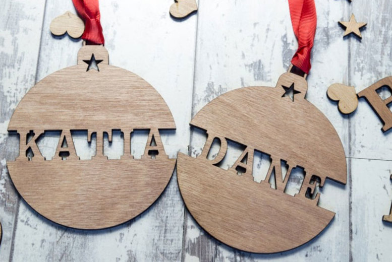 €2.99 instead of €13.35 (from Personalised Gifts Market) for two personalised wooden Christmas tree decorations, €3.99 for four - save up to 78%