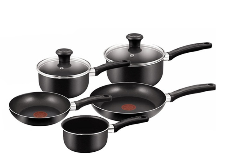 €39 for a five-piece Tefal non-stick cooking set!