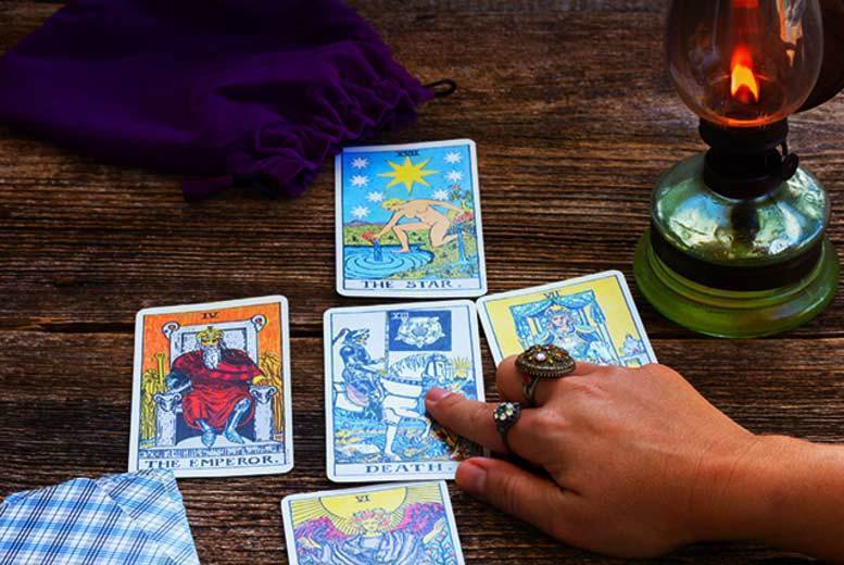 €6 instead of €30 for a 13-card tarot reading via email from Daffodil Tarot - save a spiritual 80%