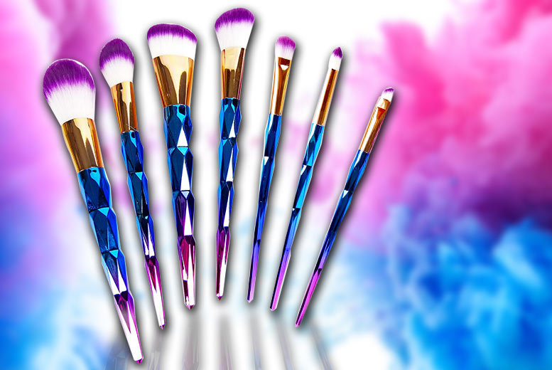 €11.99 instead of €34.23 (from CSME) for a diamond makeup brush set - save 65%
