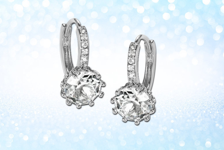 €14 instead of €79.78 (from Gemnations) for a brilliant clear cut pair of earrings made with crystals from Swarovski® - save 82%