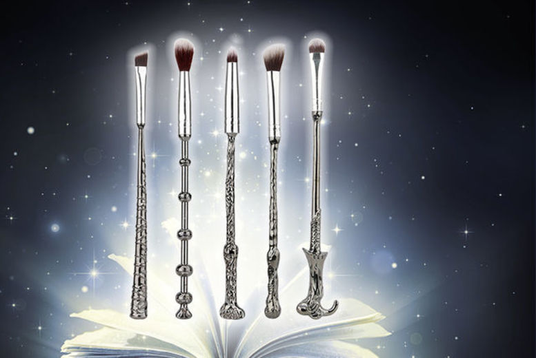 €5.99 instead of €24.97 (from Forever Cosmetics) for a five-piece Harry Potter-inspired wand makeup brush set - save 76%
