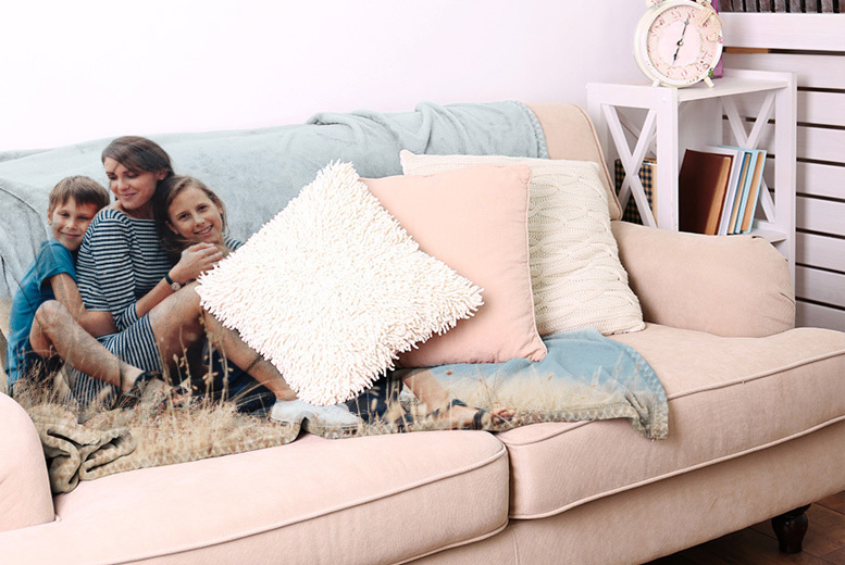 €12.99 instead of €59.90 (from Photo Gifts) for a 100cm x 70cm personalised photo blanket, or €16.99 for a 150cm x 100cm blanket - save up to 78%